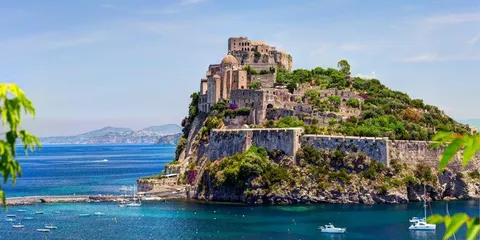 Ischia: terme, giro in barca e l'isola in scooter, Italia